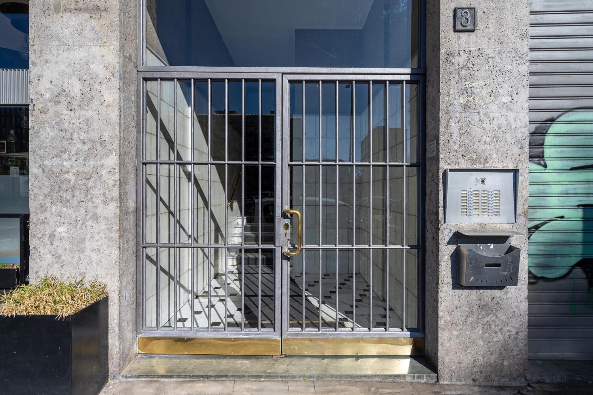 Central Milan Apartments - Duomo And Navigli, Bright With Balcony — Photos 2