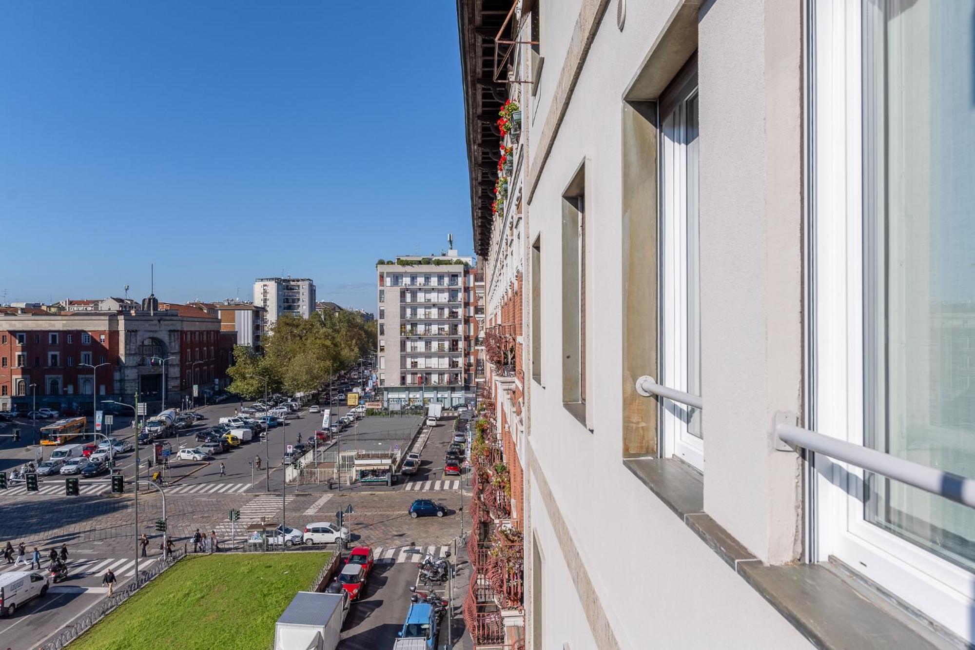 Central Milan Apartments - Duomo And Navigli, Bright With Balcony, Milan